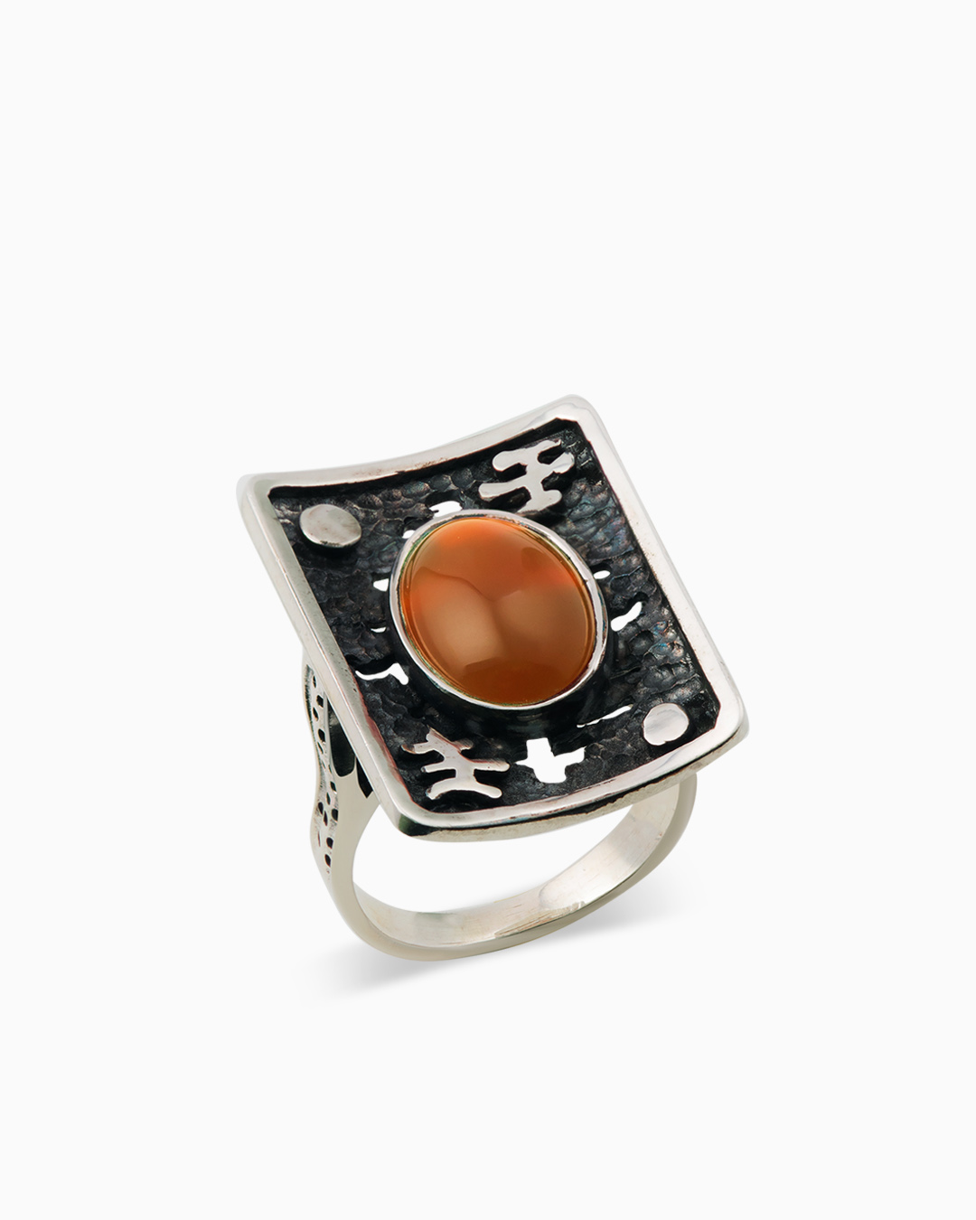 Этническое серебряное кольцо прямоугольной формы с овальным сердоликом - фото 1