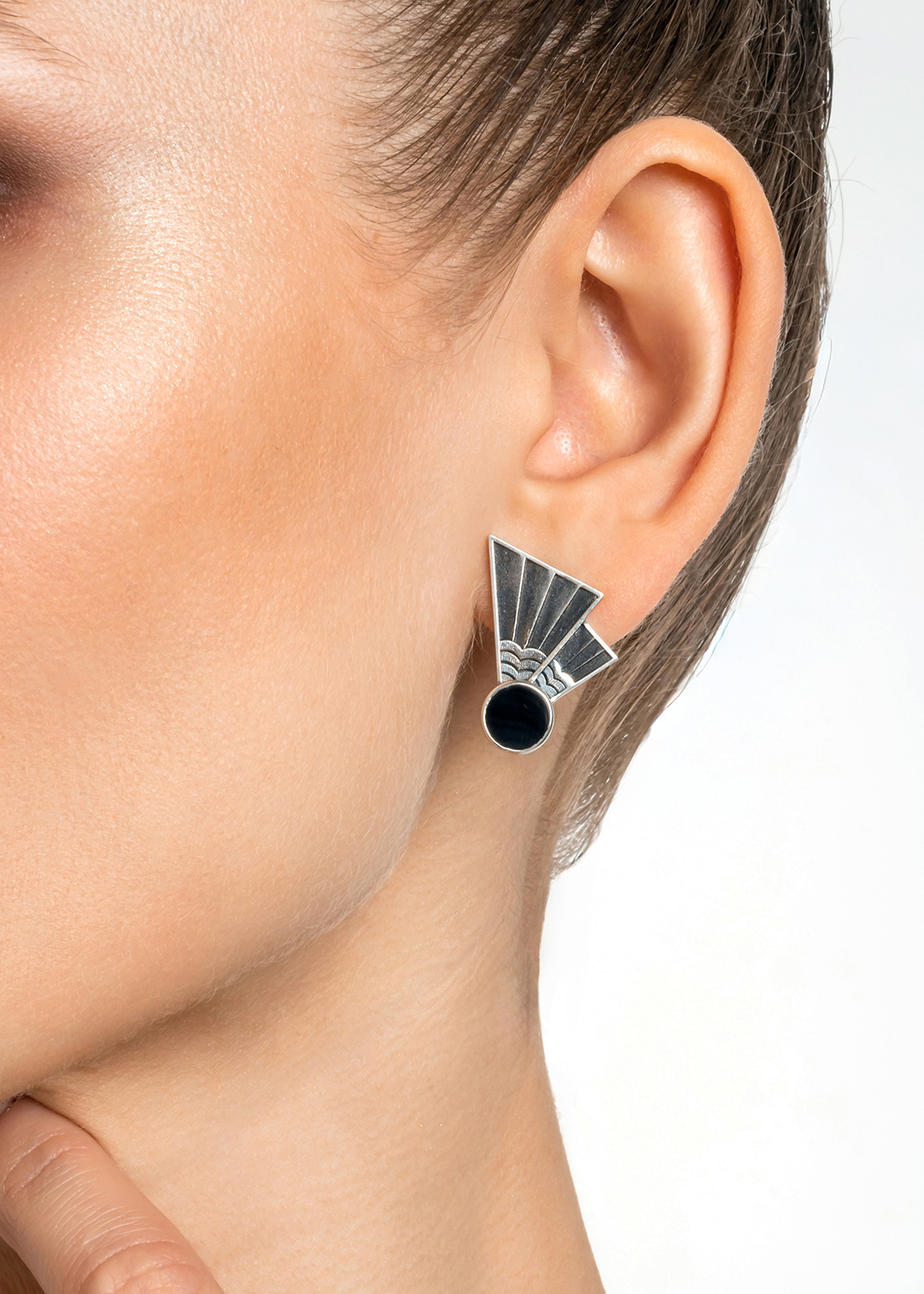 Серьги из серебра с камнем оникс - фото 2