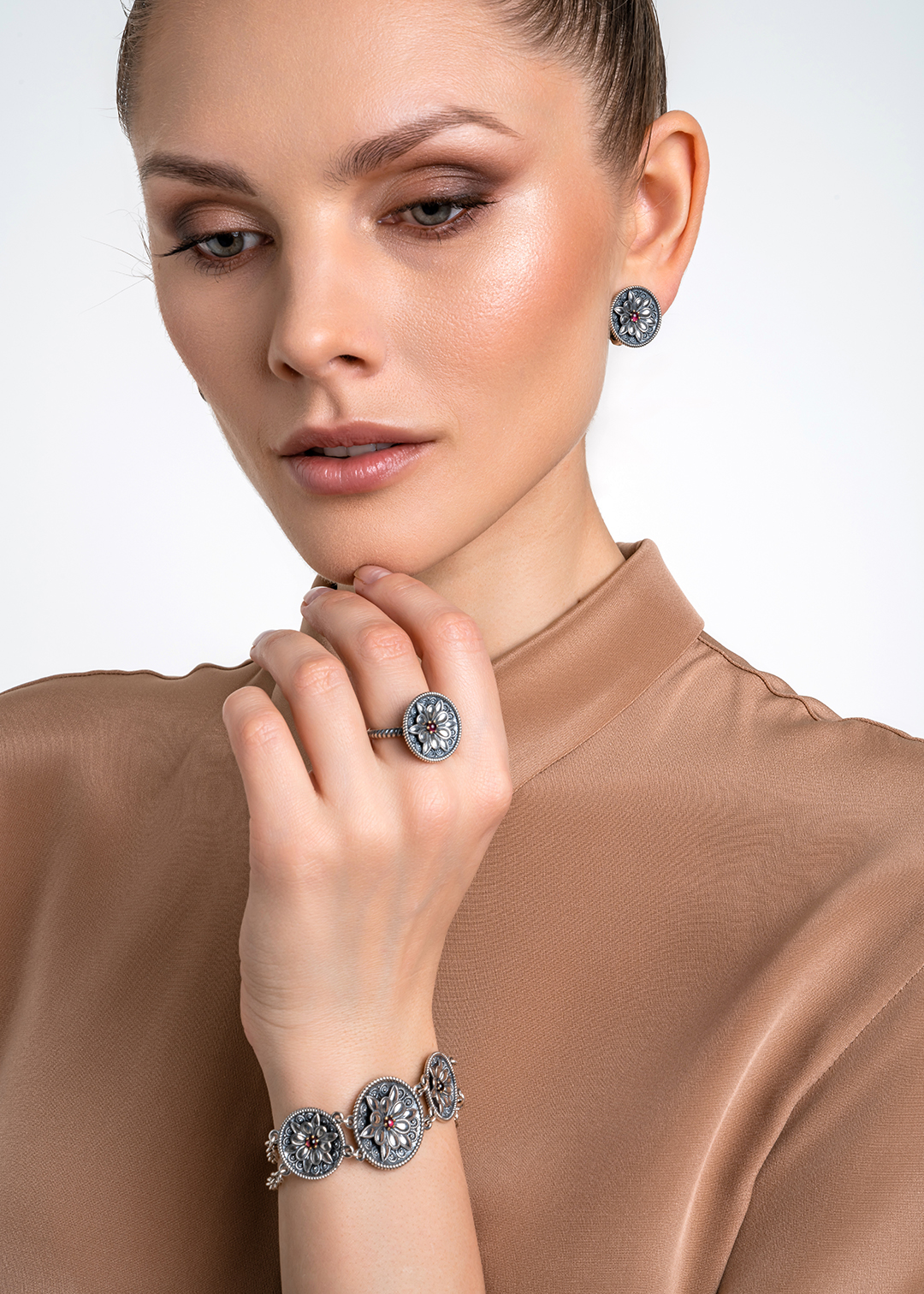 Кольцо из серебра с камнем гранат | Ювелирные украшения Sarkissian - фото 20