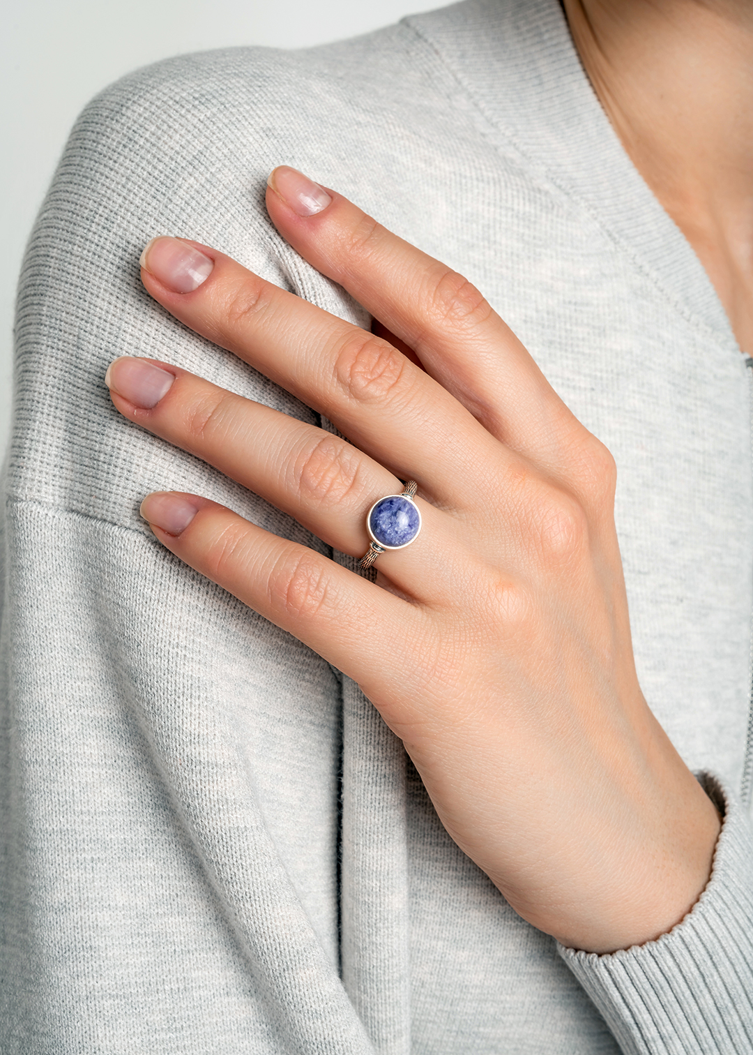 Cеребряное кольцо с чароитом - фото 1