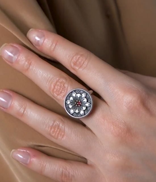 Кольцо из серебра с камнем гранат | Ювелирные украшения Sarkissian - фото 4 d