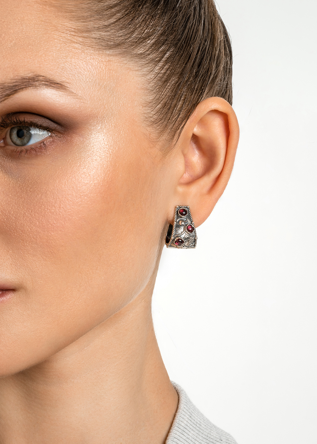 Серьги с гранатом из серебра - фото 1