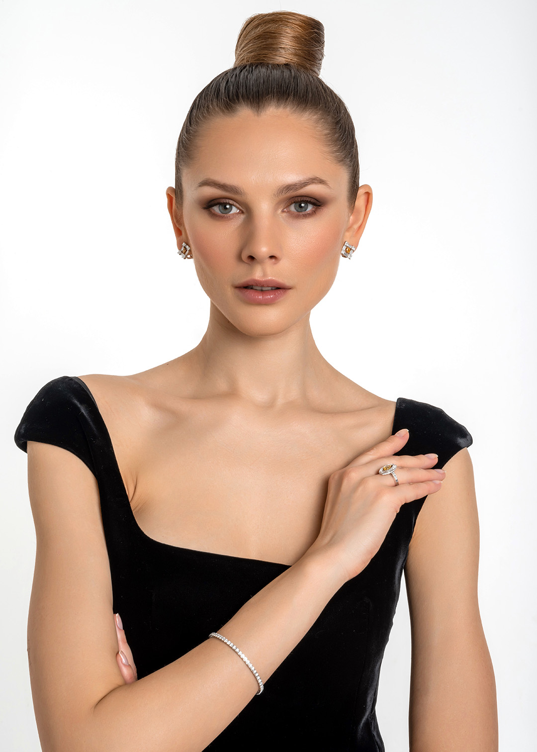 Серьги из золота с камнем бриллиант | Ювелирные украшения Sarkissian - фото 9