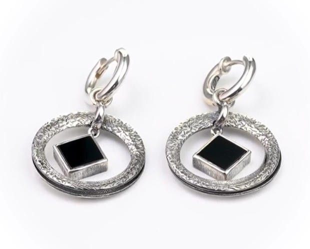 Серьги из серебра с камнем оникс | Ювелирные украшения Sarkissian - фото 2 d
