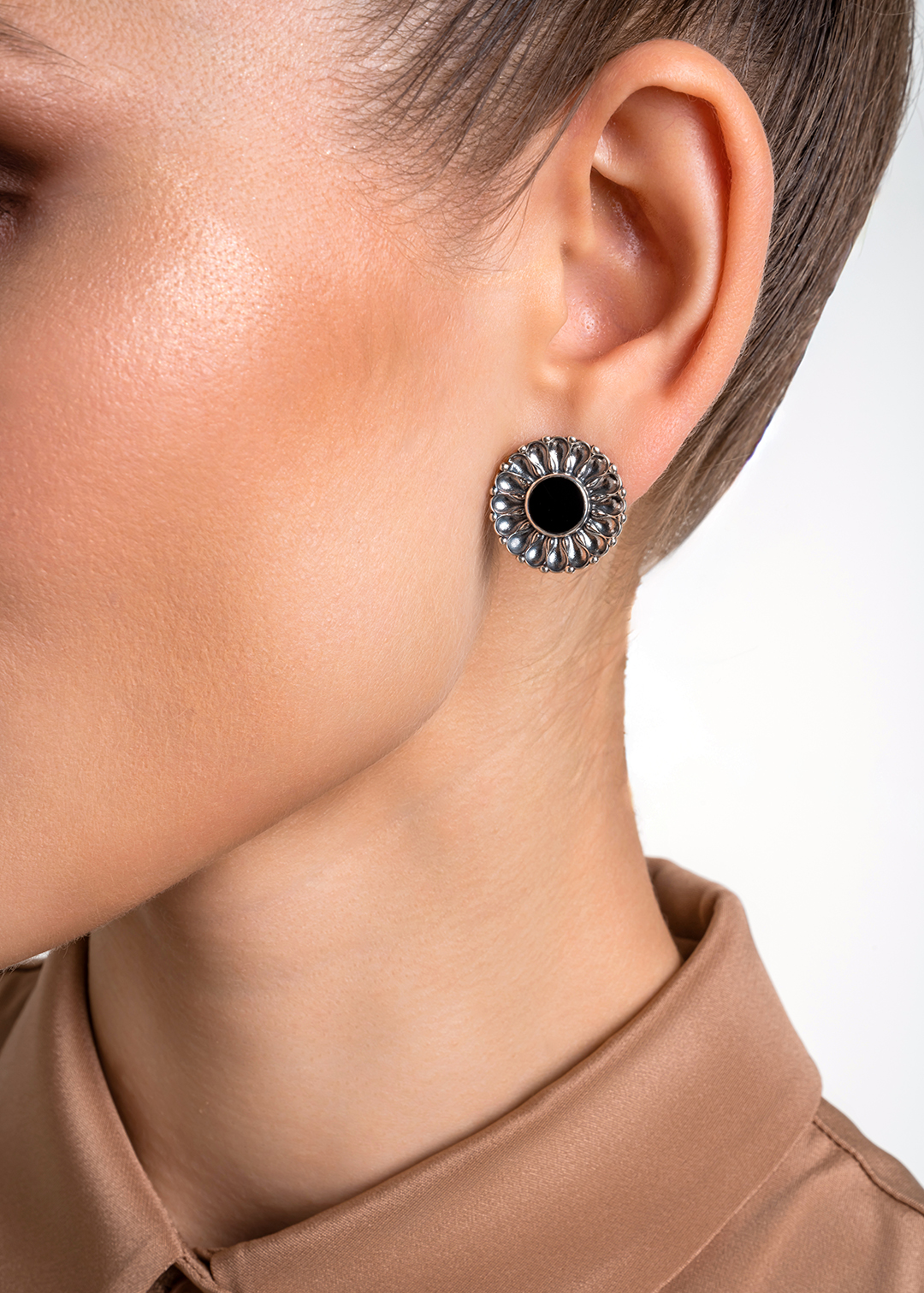 Серьги из серебра с камнем оникс - фото 2