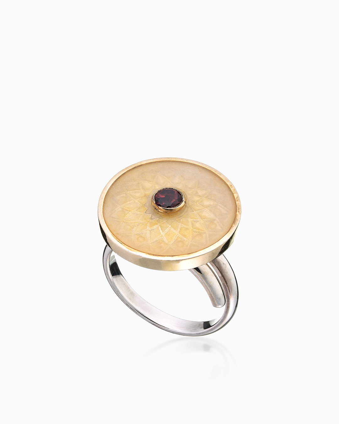 Кольцо из серебра с камнем гранат - фото 1