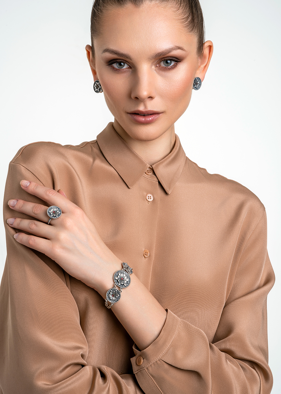 Кольцо из серебра с камнем гранат | Ювелирные украшения Sarkissian - фото 21