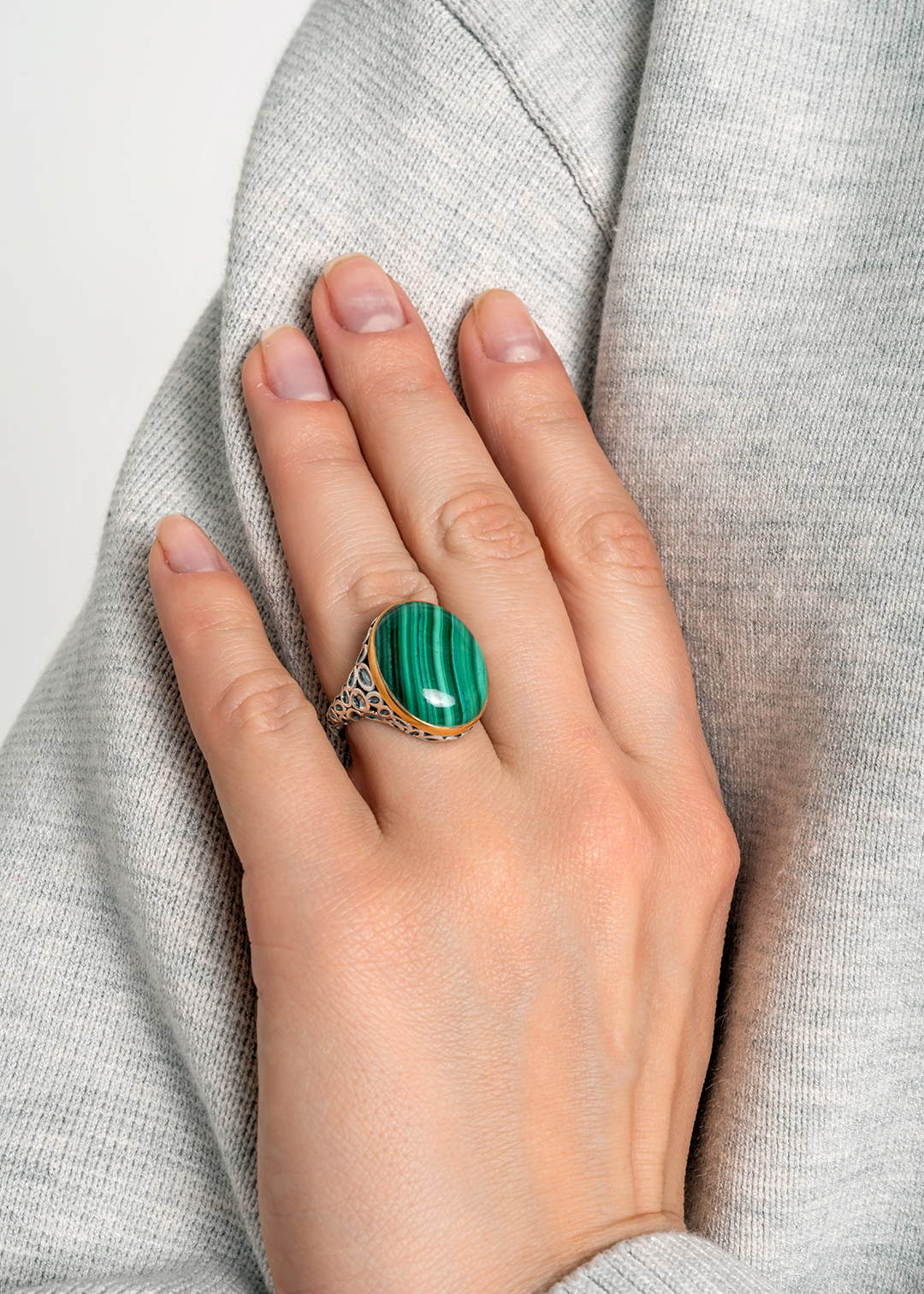 Кольцо из серебра с камнем малахит - фото 1
