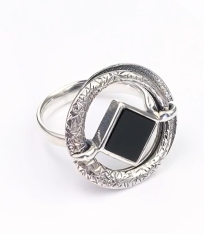 Кольцо из серебра с камнем оникс | Ювелирные украшения Sarkissian - фото 4 d