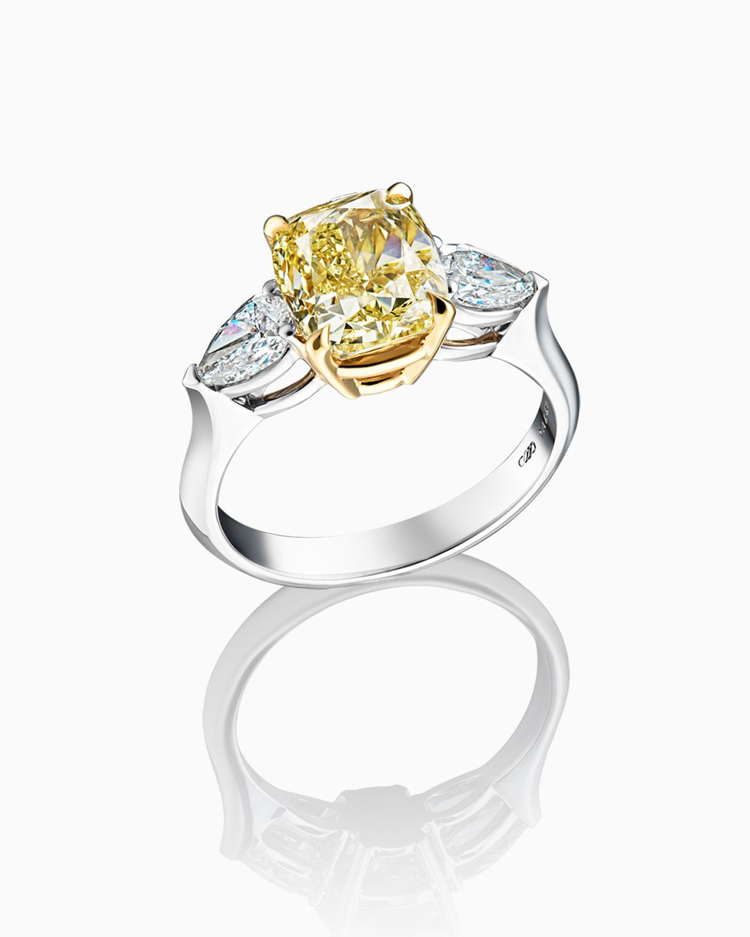 Кольцо с желтым бриллиантом формы ”Подушка” - фото 1