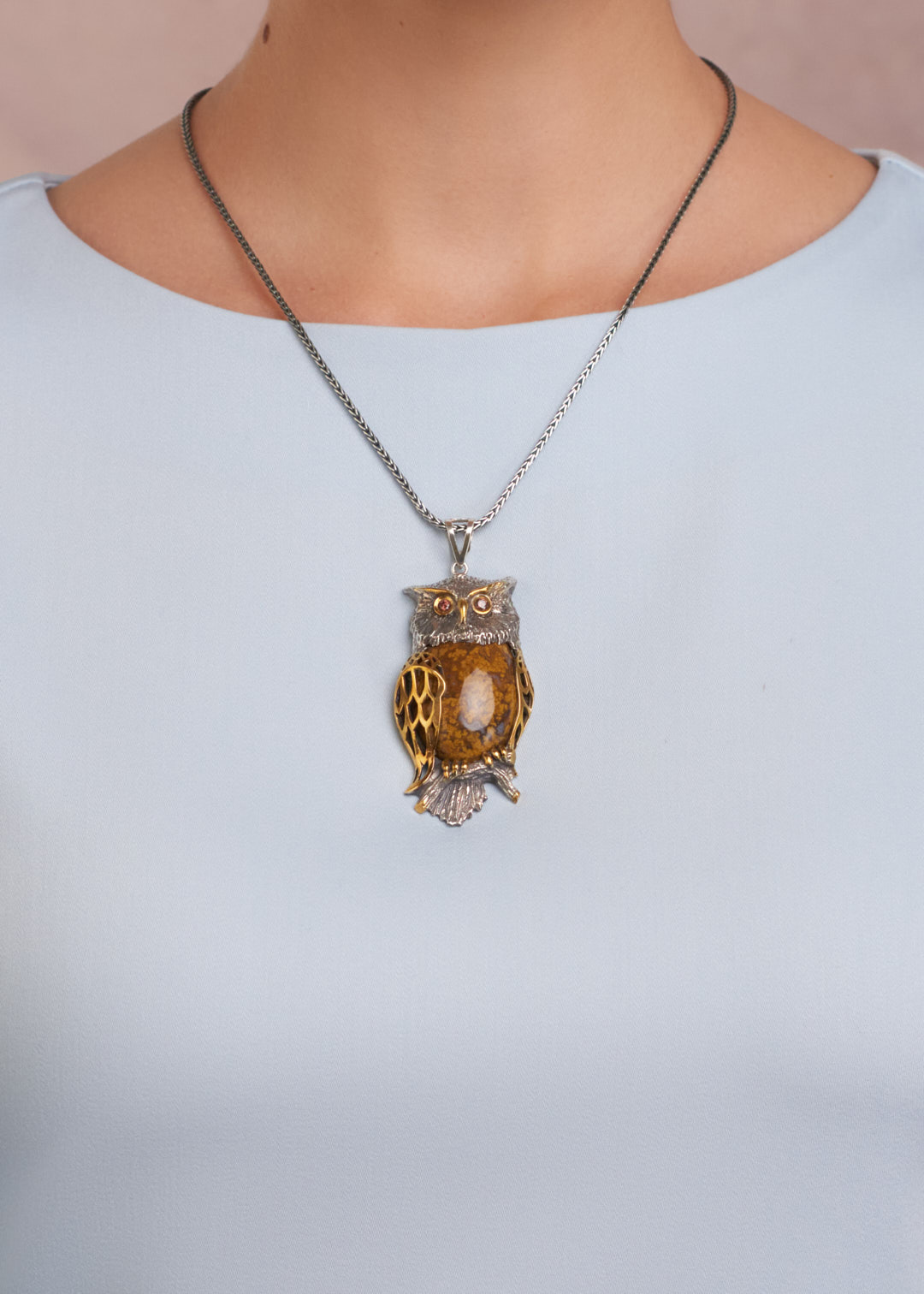 Крупная серебряная подвеска в виде совы, украшенная декоративной яшмой - фото 2