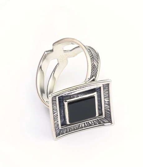 Кольцо из серебра с камнем оникс | Ювелирные украшения Sarkissian - фото 3 d