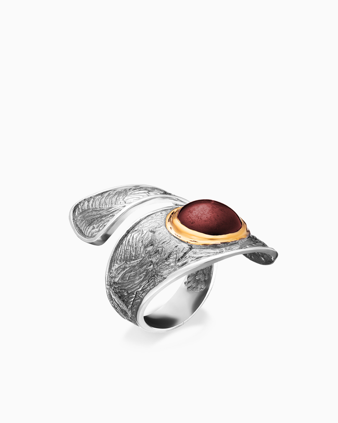 Крупное серебряное кольцо с гранатом и позолоченной окантовкой - фото 1