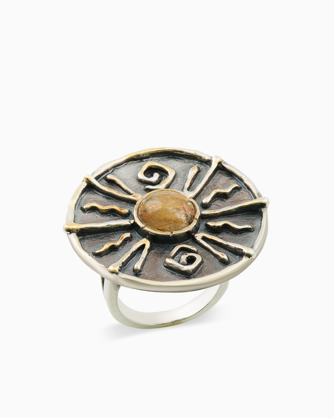 Округлое позолоченное кольцо с кварцем волосатиком - фото 1