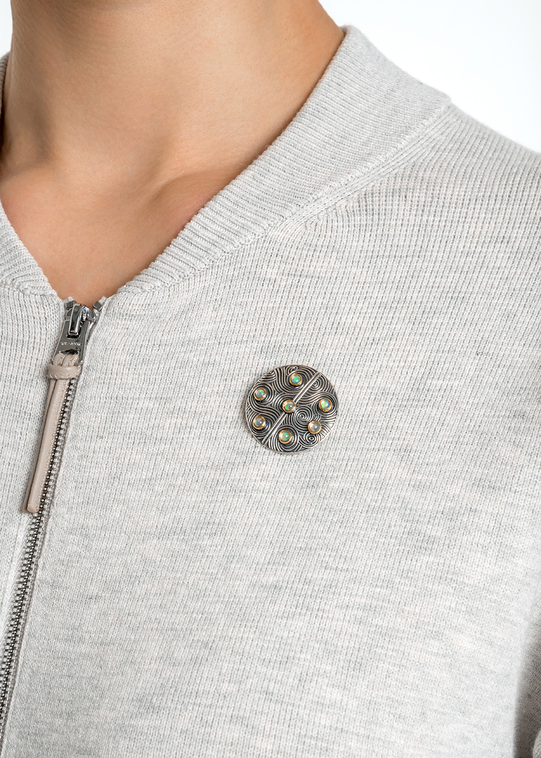 Брошь из серебра с камнем опал - фото 1