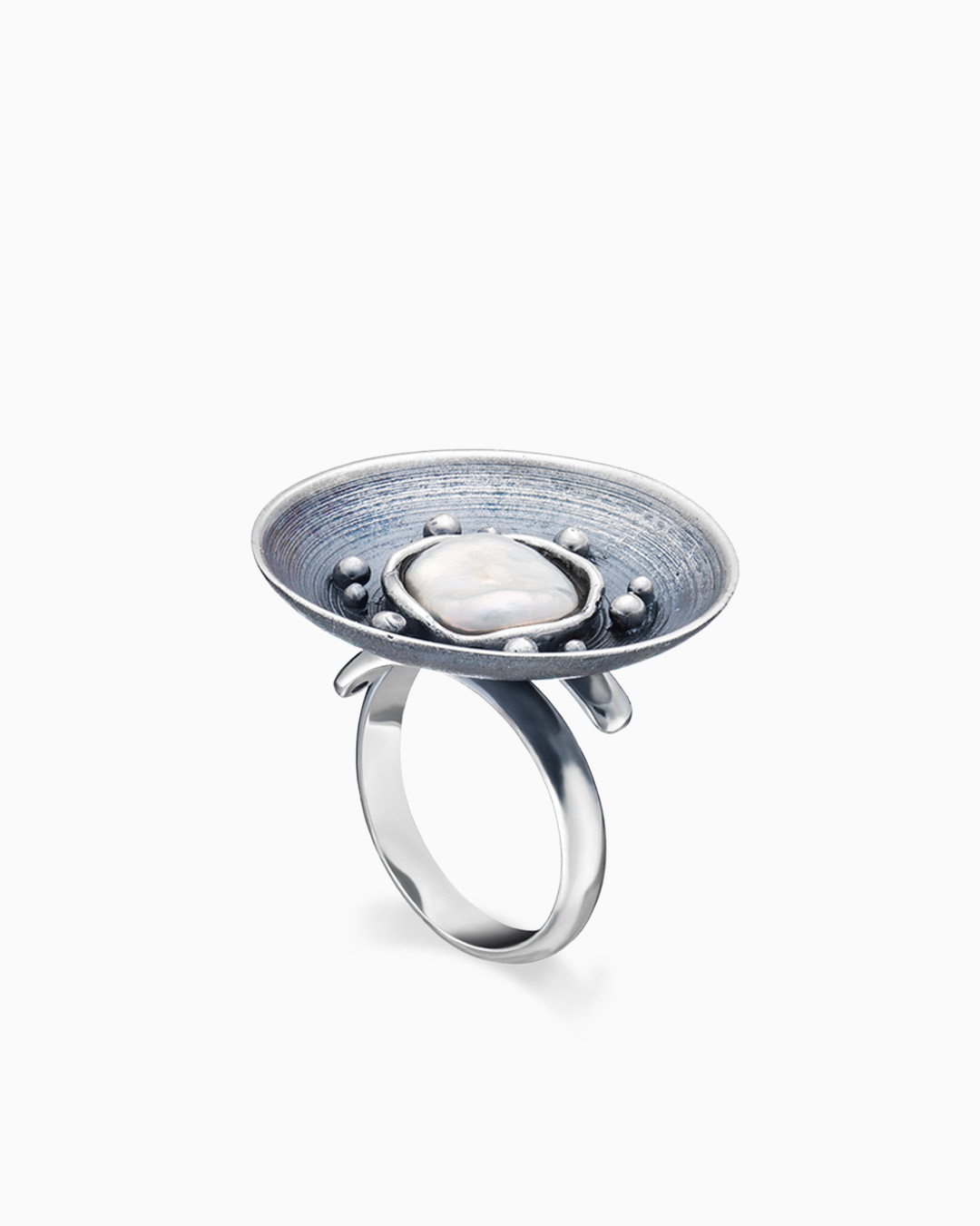Крупное серебряное кольцо с барочным жемчугом и чернением - фото 1