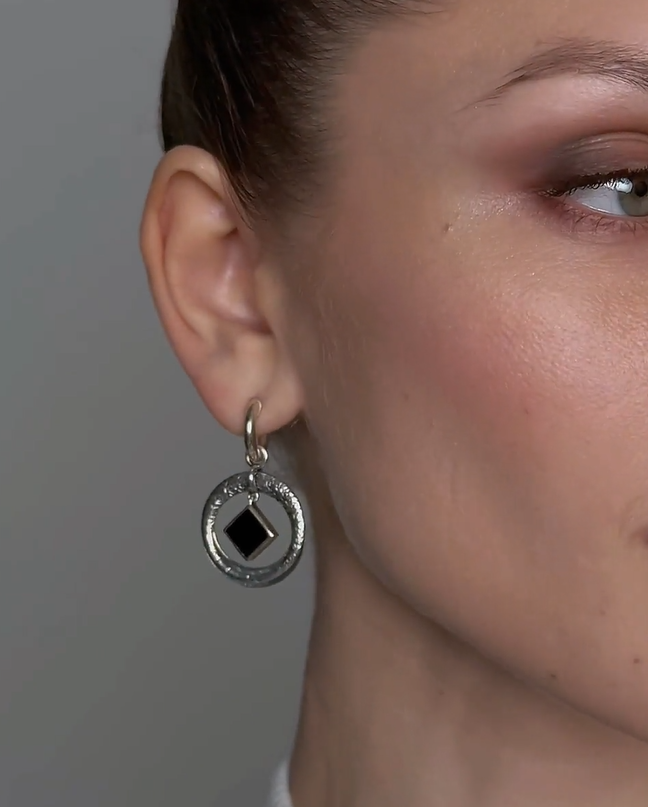 Серьги из серебра с камнем оникс | Ювелирные украшения Sarkissian - фото 6 d