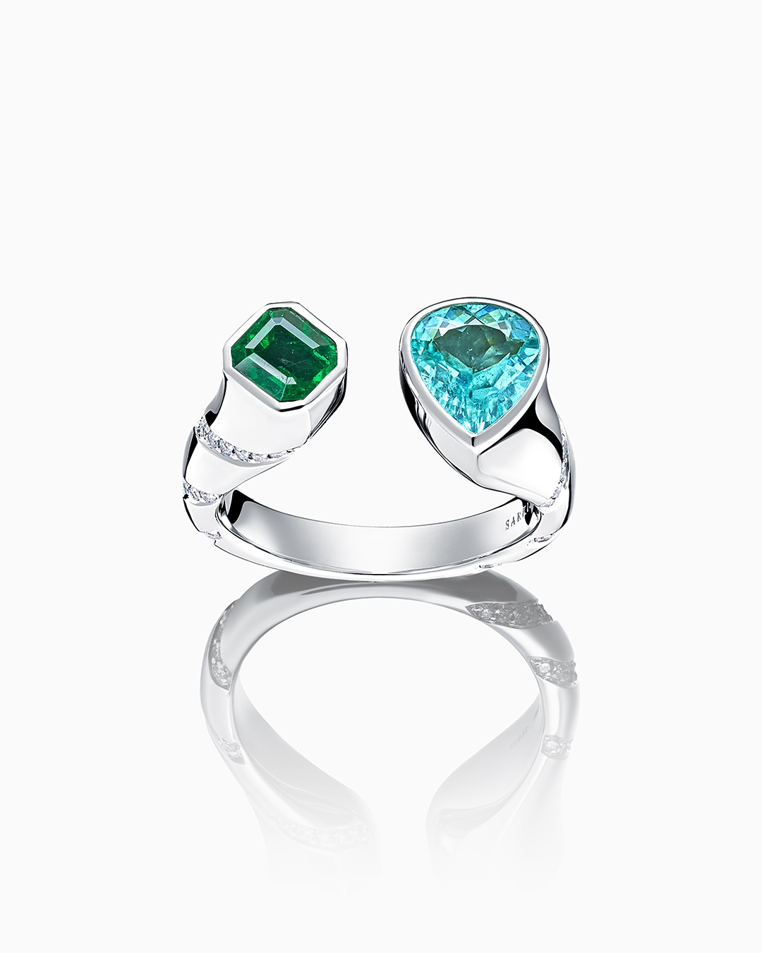 Кольцо из белого золота с изумрудом и турмалином параиба - фото 2