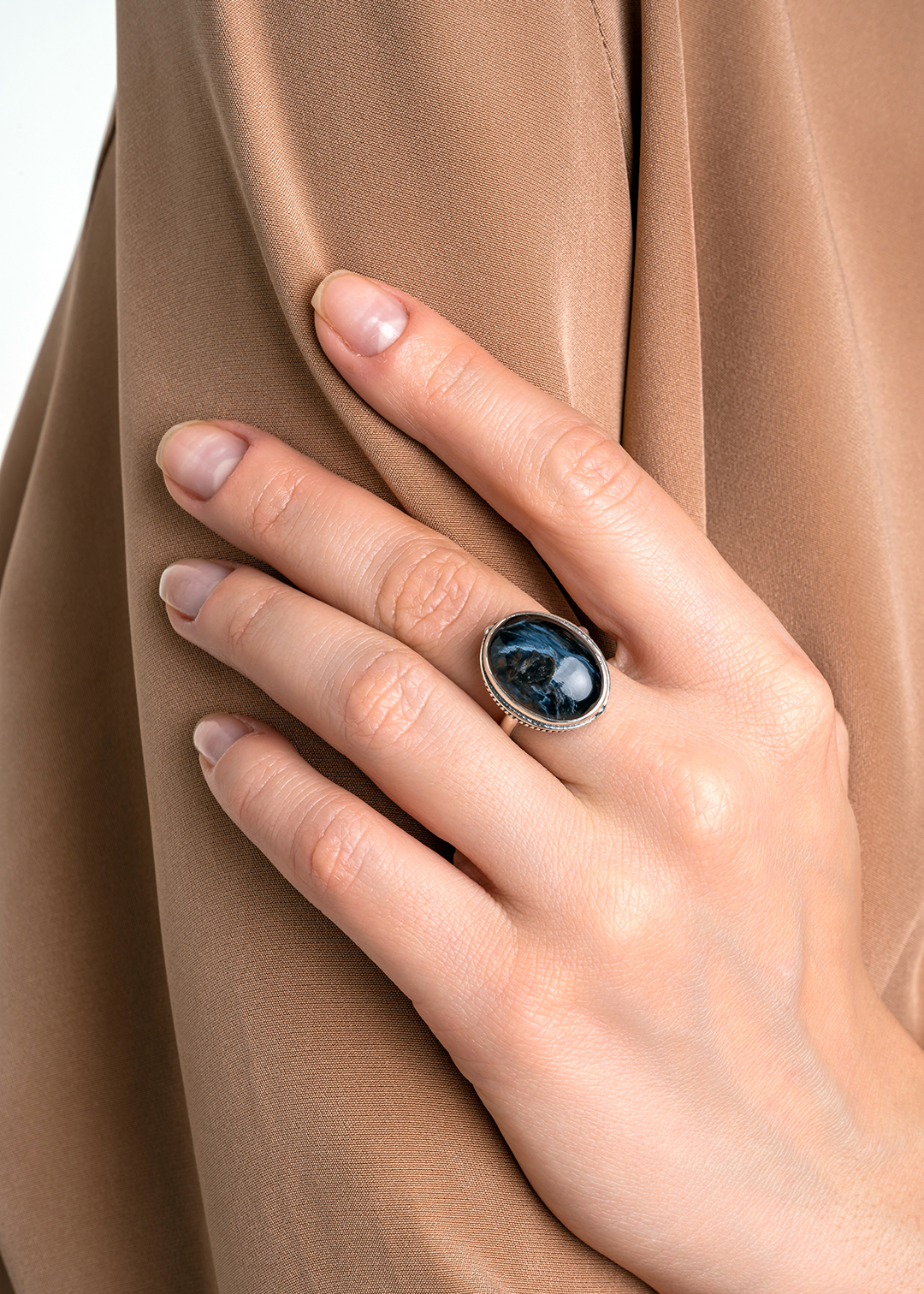 Кольцо из серебра с камнем питерсит - фото 1