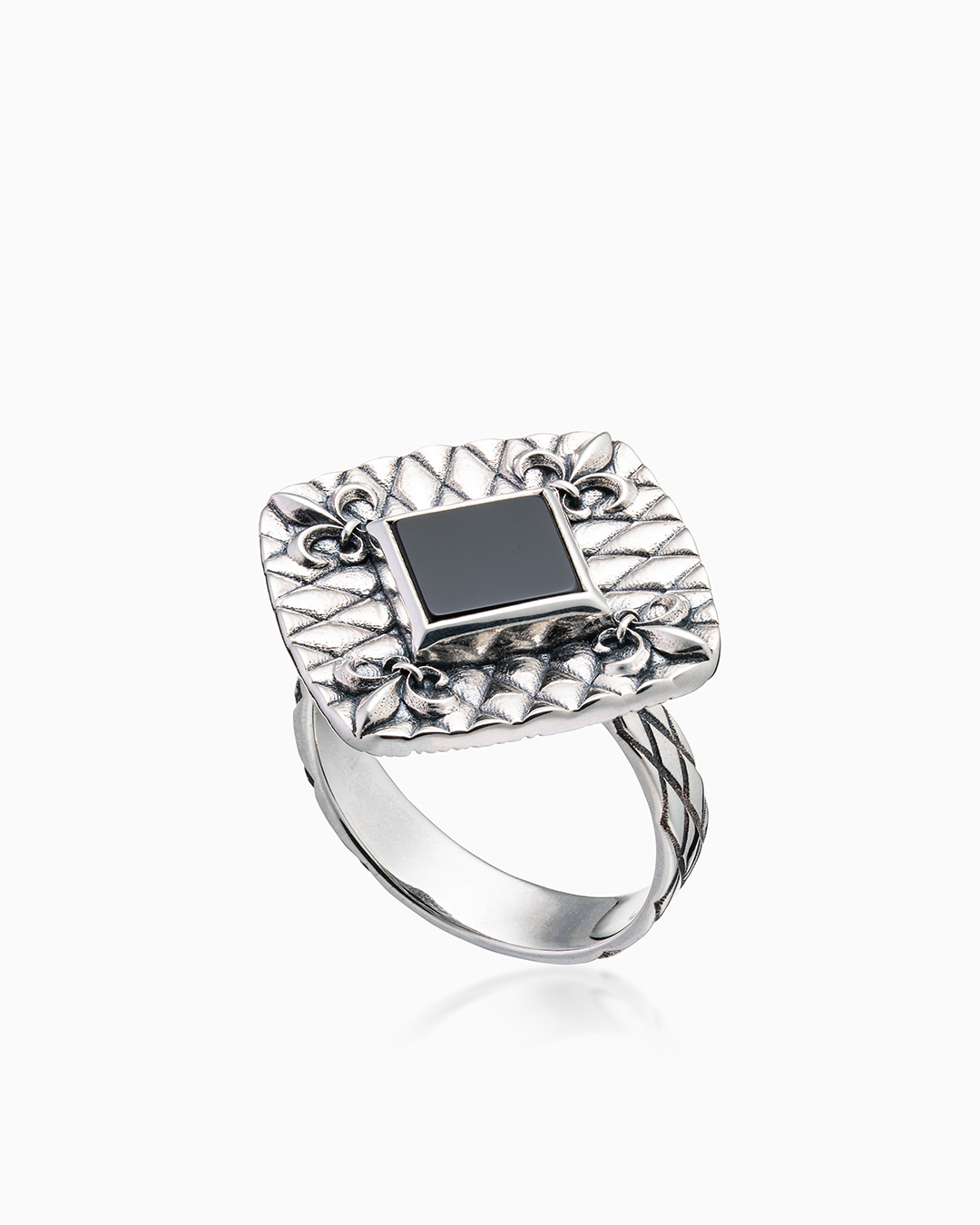 Кольцо из серебра с камнем оникс - фото 1