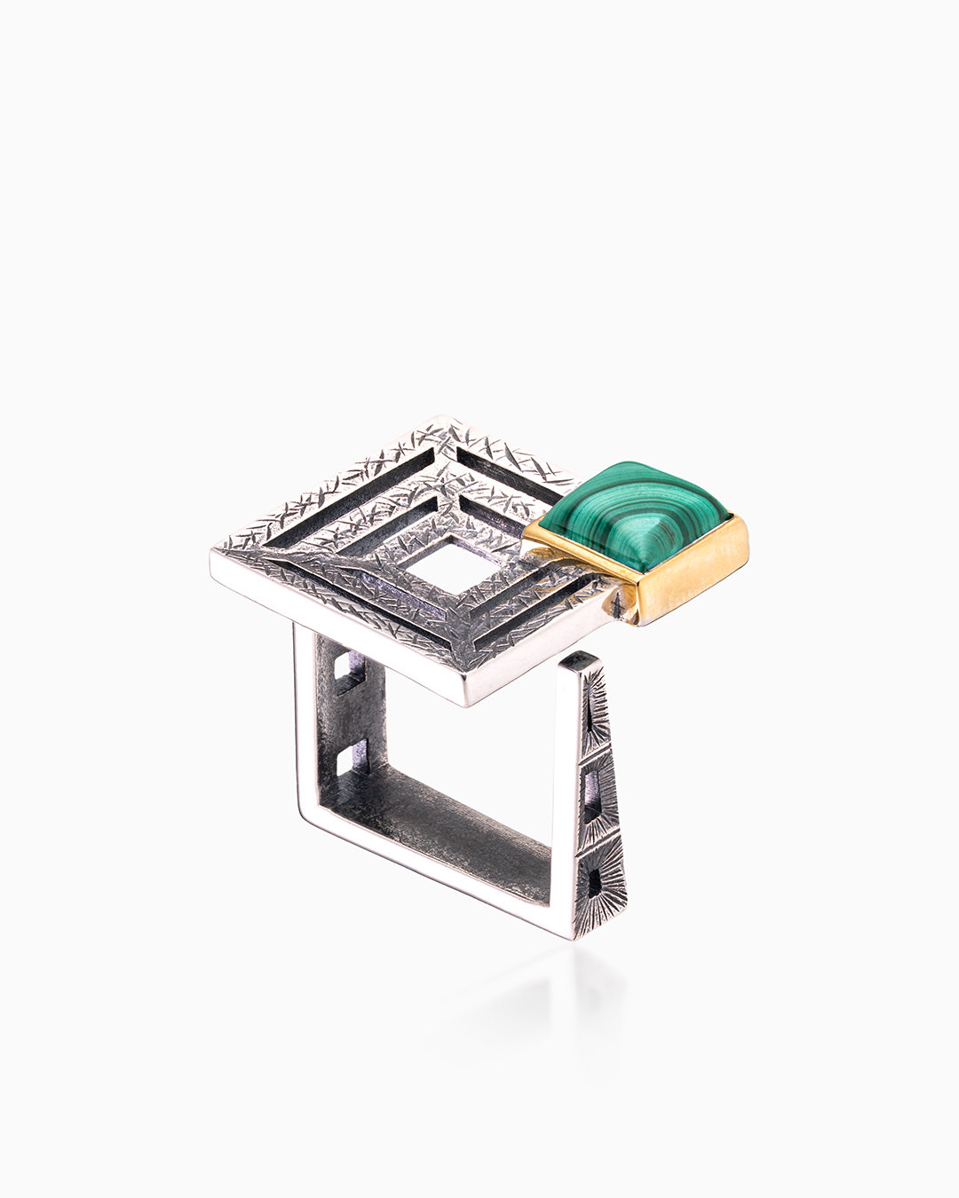 Кольцо из серебра с камнем малахит - фото 1