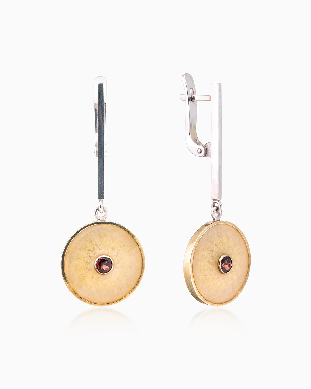 Серьги из серебра с камнем гранат - фото 1