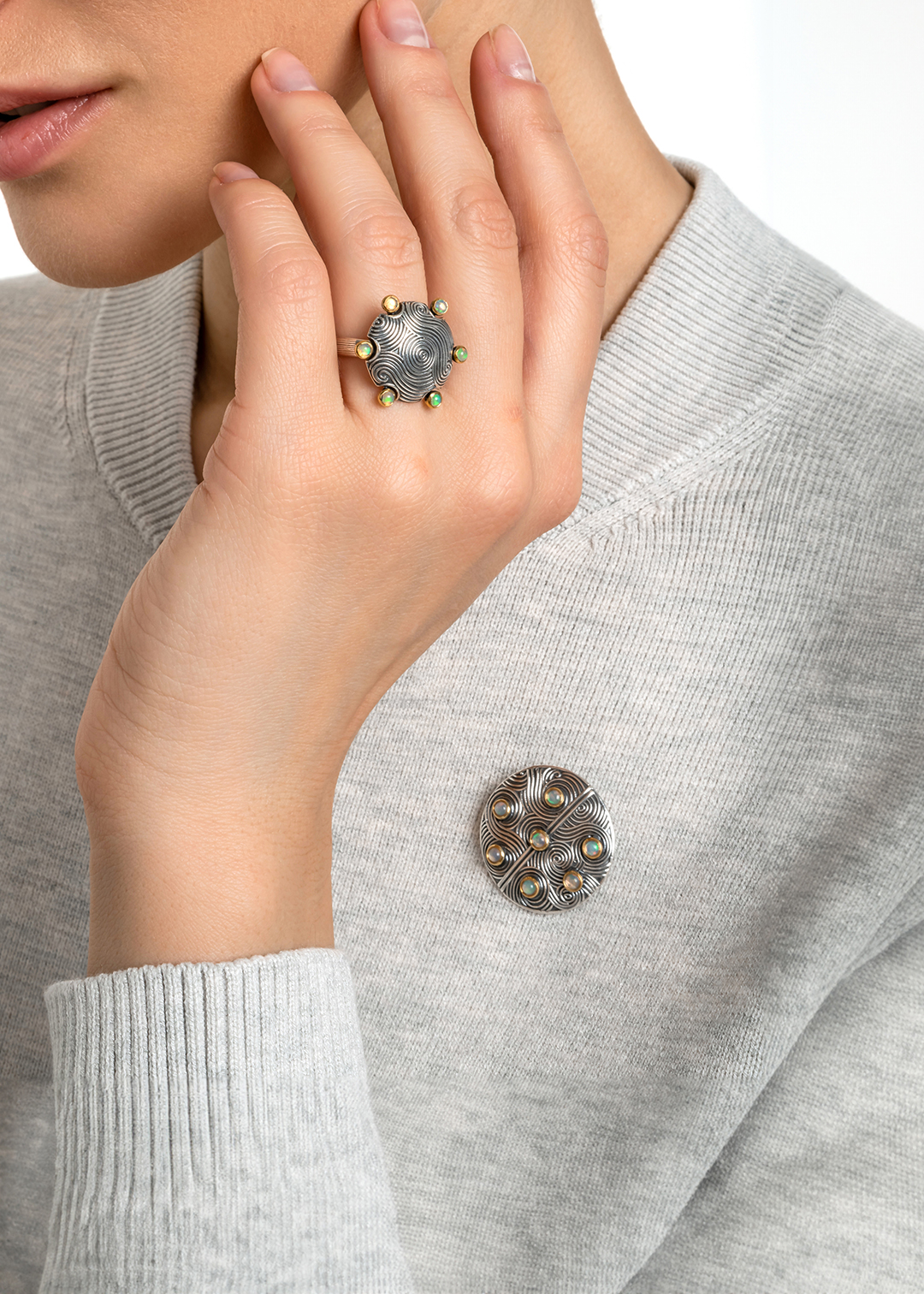 Брошь из серебра с камнем опал - фото 2