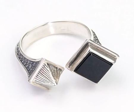 Кольцо из серебра с камнем оникс | Ювелирные украшения Sarkissian - фото 4 d