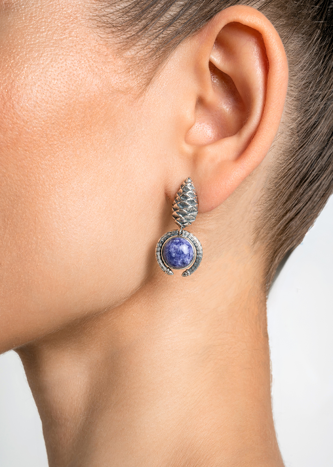 Серьги из серебра с камнем чароит - фото 1