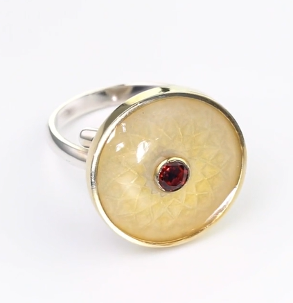 Кольцо из серебра с камнем гранат | Ювелирные украшения Sarkissian - фото 3 d
