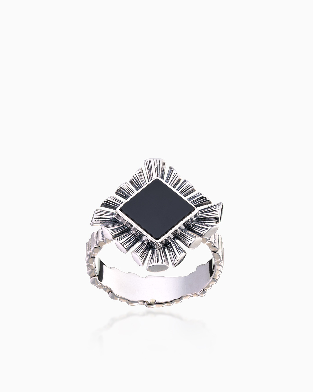 Кольцо из серебра с камнем оникс - фото 2