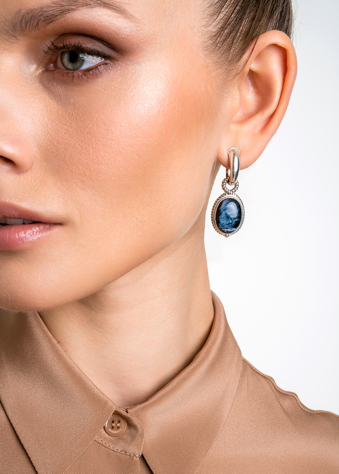 Серьги из серебра с камнем питерсит - фото 1