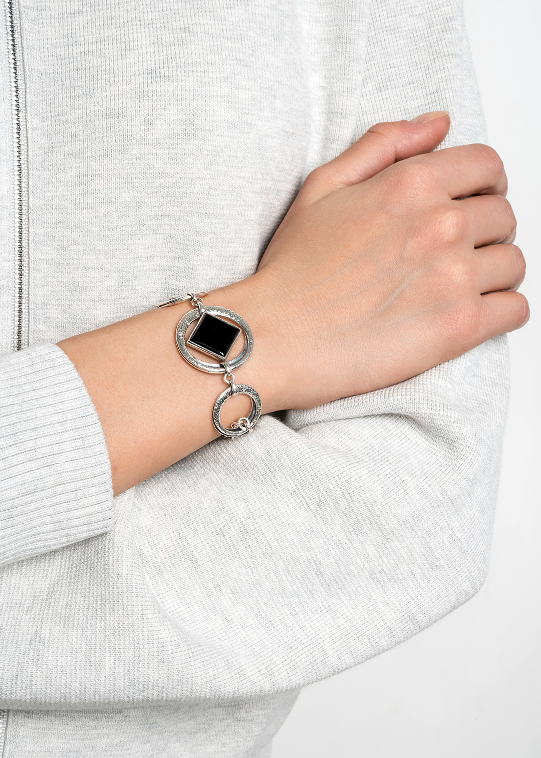 Браслет из серебра с камнем оникс - фото 2