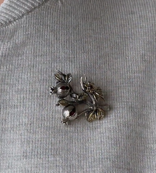 Брошь из серебра с камнем гранат | Ювелирные украшения Sarkissian - фото 5 d