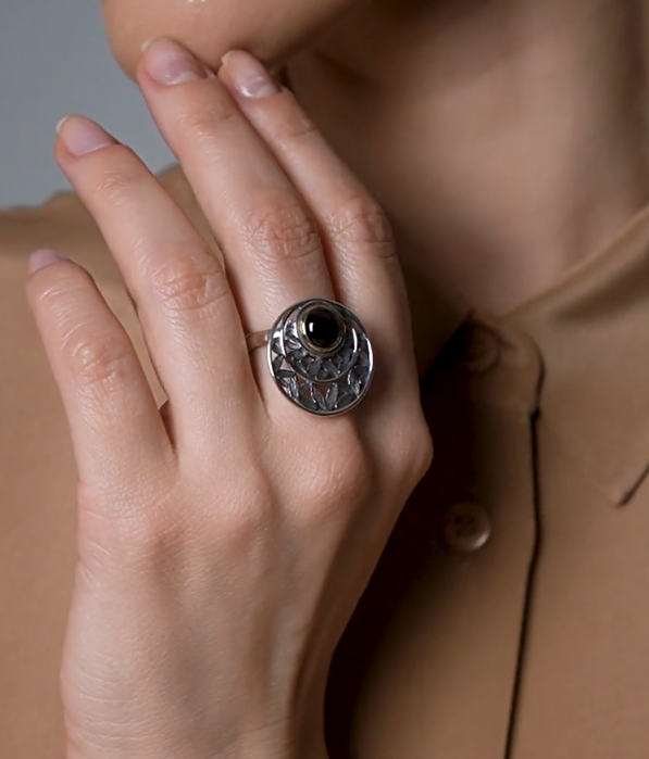 Кольцо из серебра с камнем гранат | Ювелирные украшения Sarkissian - фото 4 d